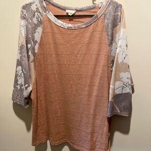 Women’s 3/4 sleeve top size medium